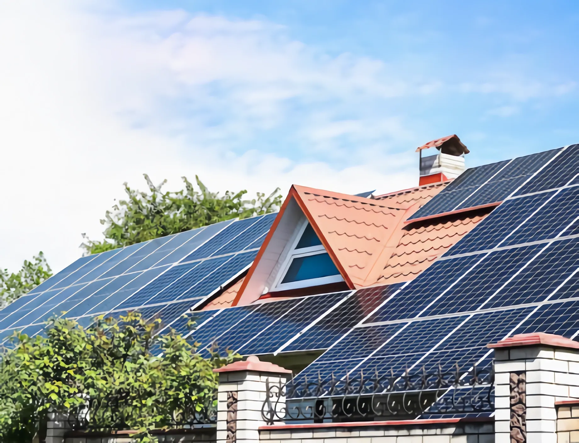 Panouri fotovoltaice montate de echipa Electricianis si conectat la o instalatie electrica in Iasi
